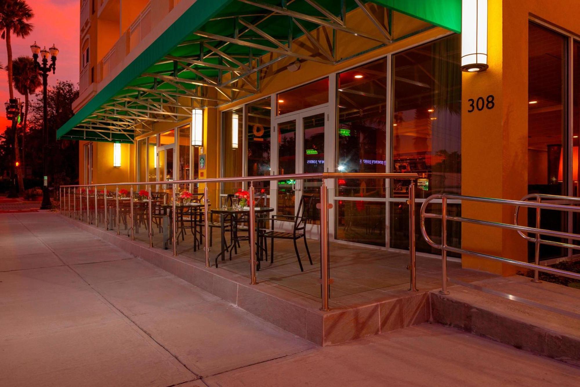 Courtyard By Marriott Deland Historic Downtown Hotel Exterior foto