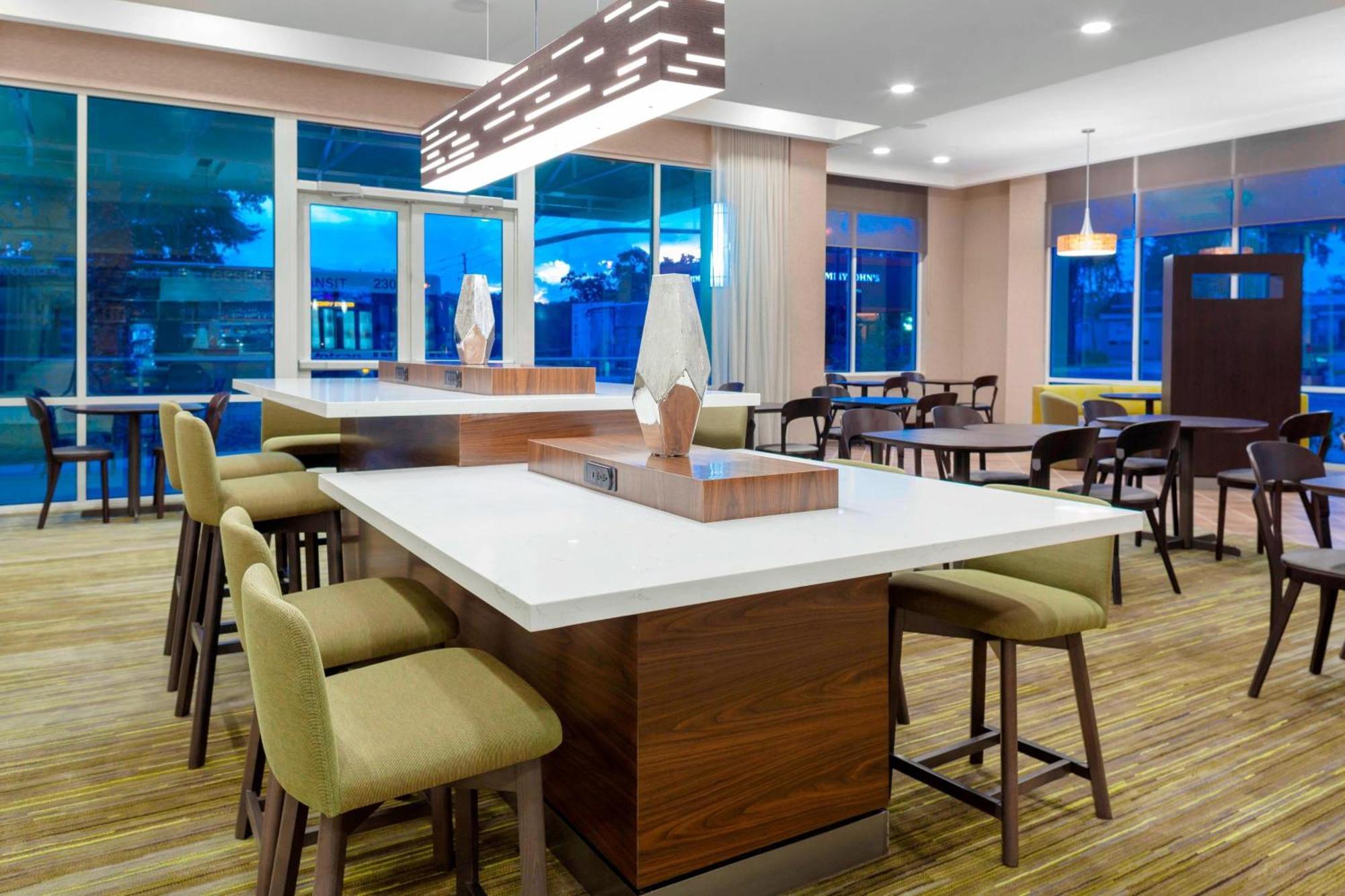 Courtyard By Marriott Deland Historic Downtown Hotel Exterior foto