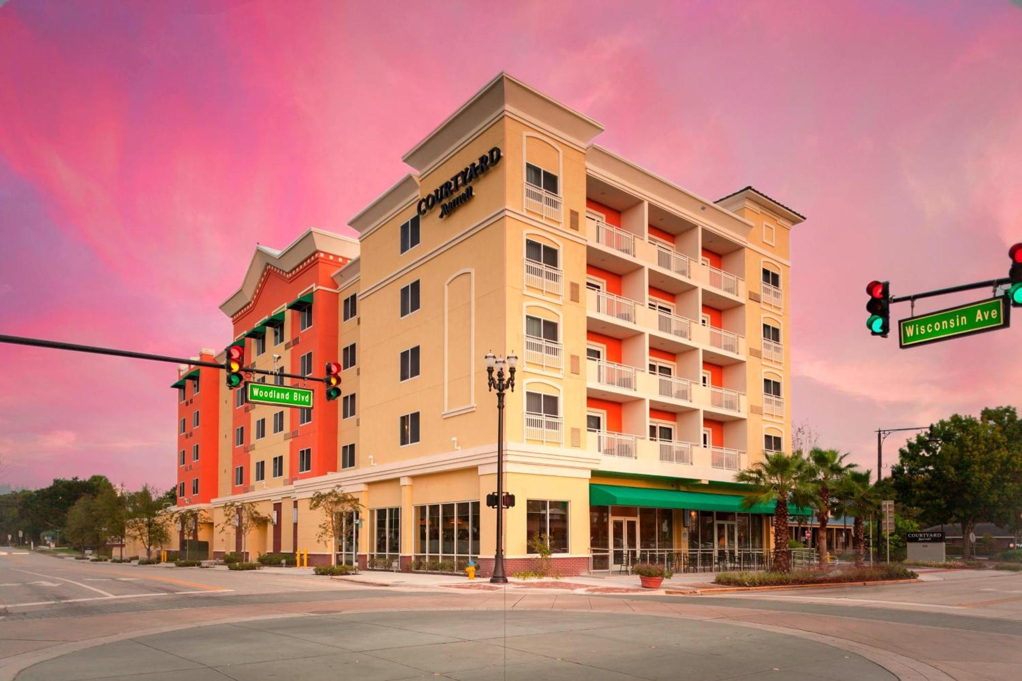 Courtyard By Marriott Deland Historic Downtown Hotel Exterior foto