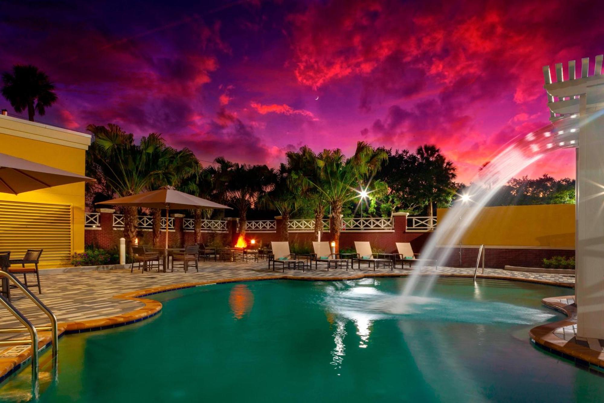 Courtyard By Marriott Deland Historic Downtown Hotel Exterior foto